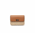 CARTERA DE TEJIDO BEIGE CON NARANJA
