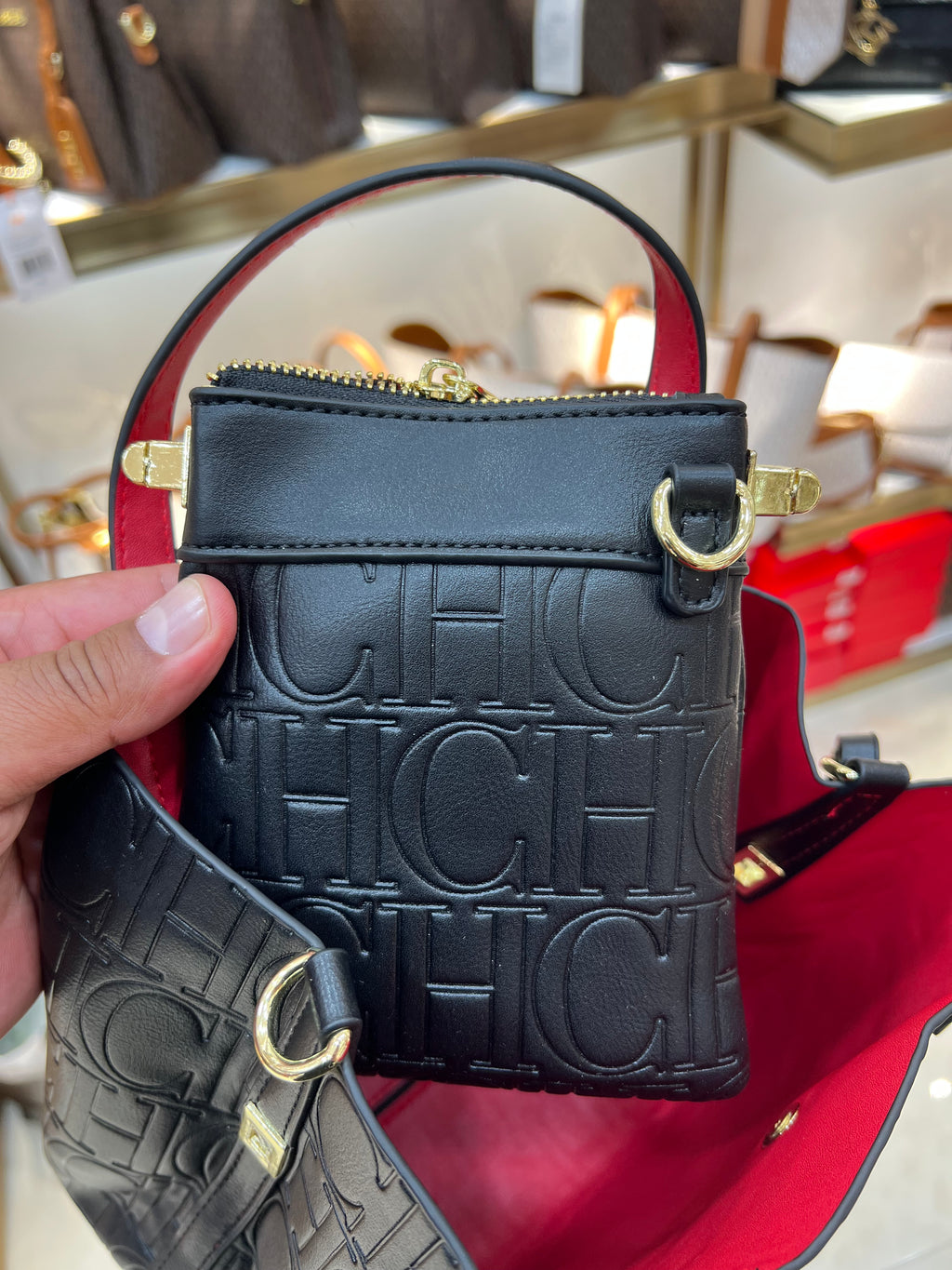 CARTERA DE MANO CAROLINA HERRERA MINI CON PAÑUELO Y CANDADO (INCLUYE LLAVE)