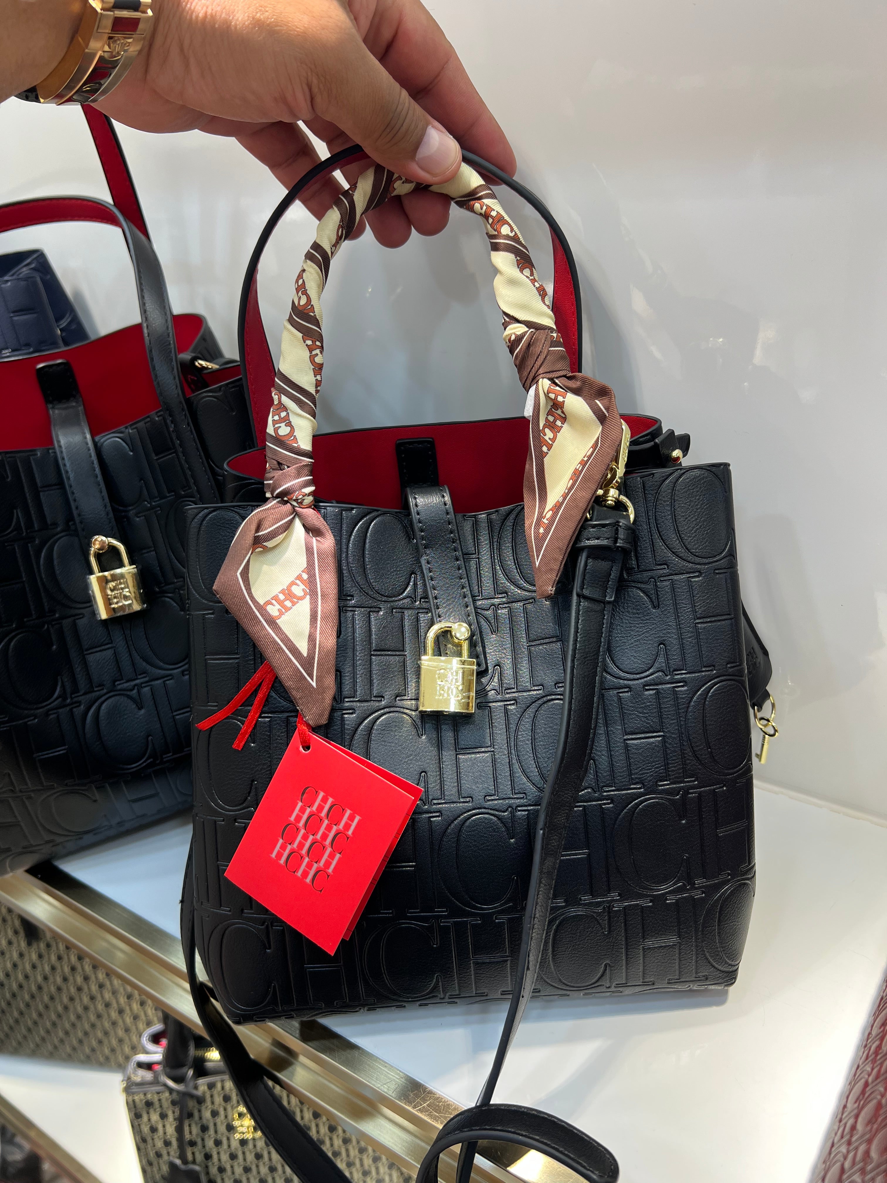 CARTERA DE MANO CAROLINA HERRERA MINI CON PAÑUELO Y CANDADO (INCLUYE LLAVE)