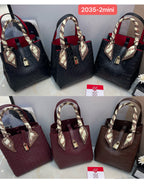 CARTERA DE MANO CAROLINA HERRERA MINI CON PAÑUELO Y CANDADO (INCLUYE LLAVE)