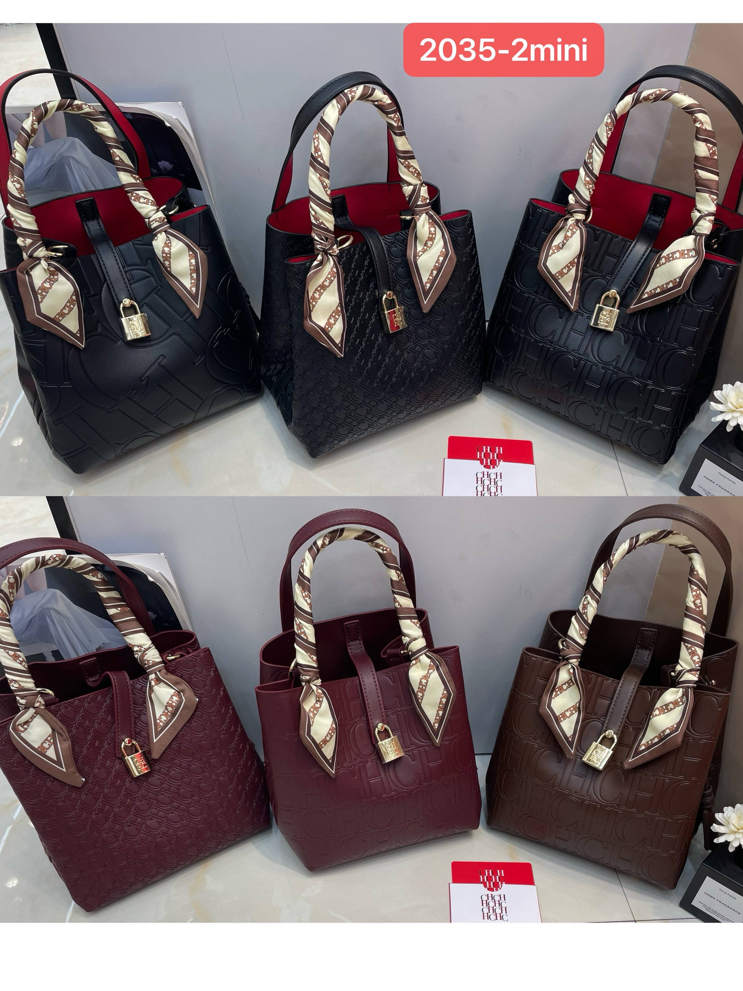 CARTERA DE MANO CAROLINA HERRERA MINI CON PAÑUELO Y CANDADO (INCLUYE LLAVE)