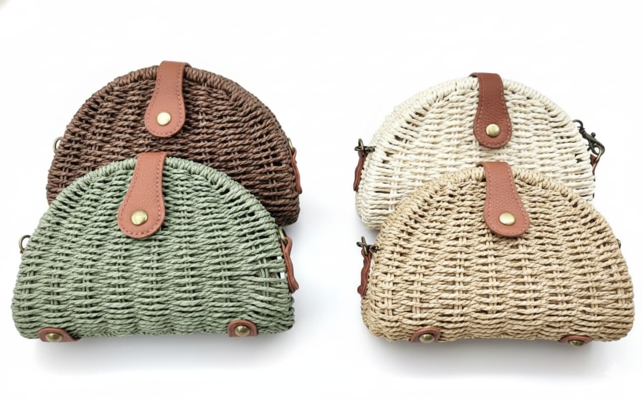 CARTERA CLUTCH SEMILUNA DE TEJIDO CON CIERRE DE PIEL